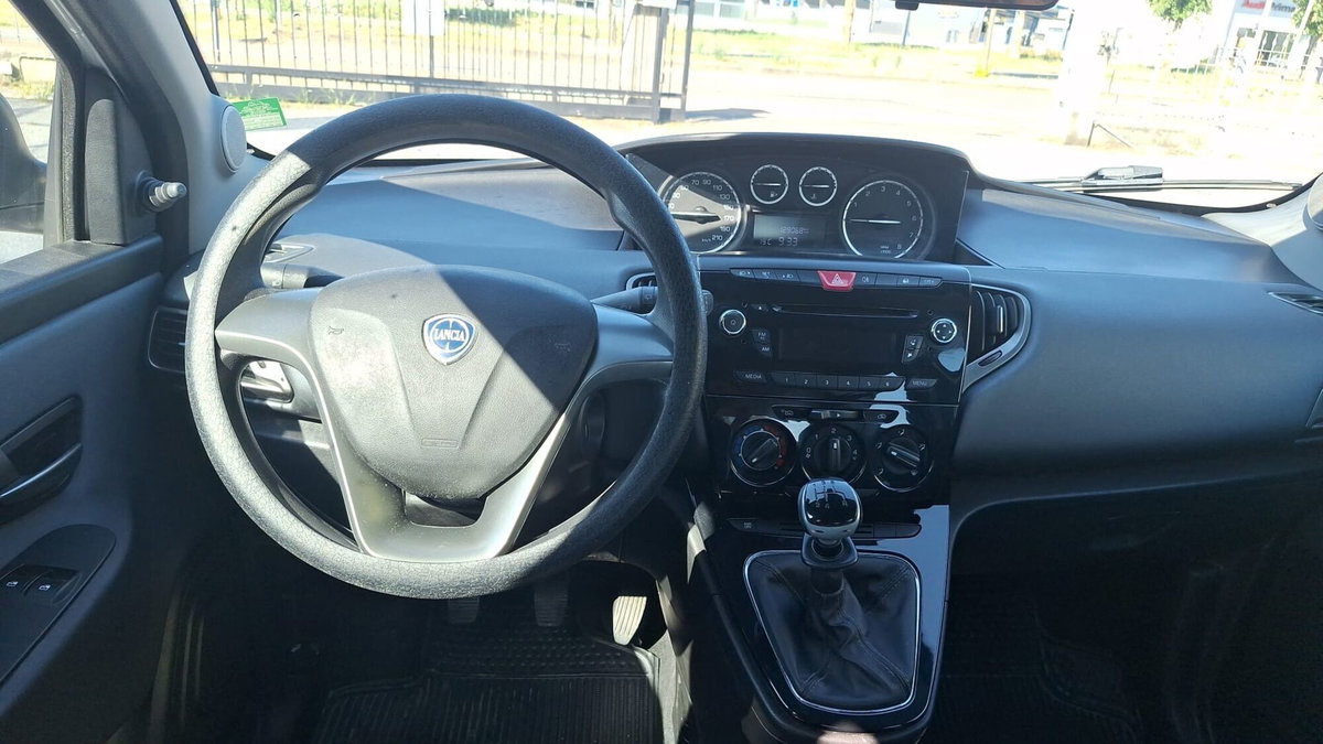 Lancia Ypsilon 1.2 69 CV 5 porte Elefantino (15)