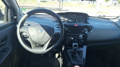 Lancia Ypsilon 1.2 69 CV 5 porte Elefantino (15)