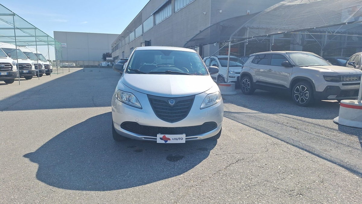 Lancia Ypsilon 1.2 69 CV 5 porte Elefantino (2)