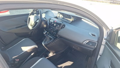 Lancia Ypsilon 1.2 69 CV 5 porte Elefantino (6)