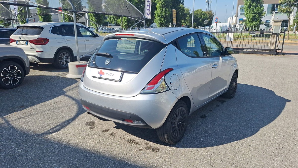 Lancia Ypsilon 1.2 69 CV 5 porte Elefantino (9)