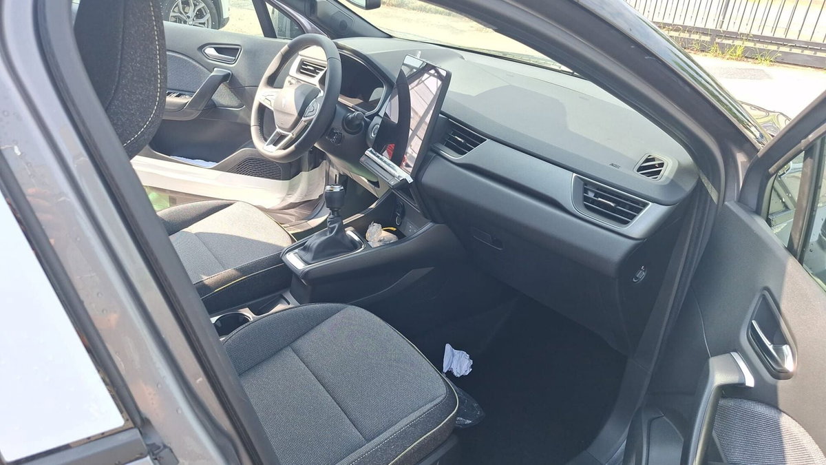 Renault Captur 1.2 eco-g Techno 120cv (12)
