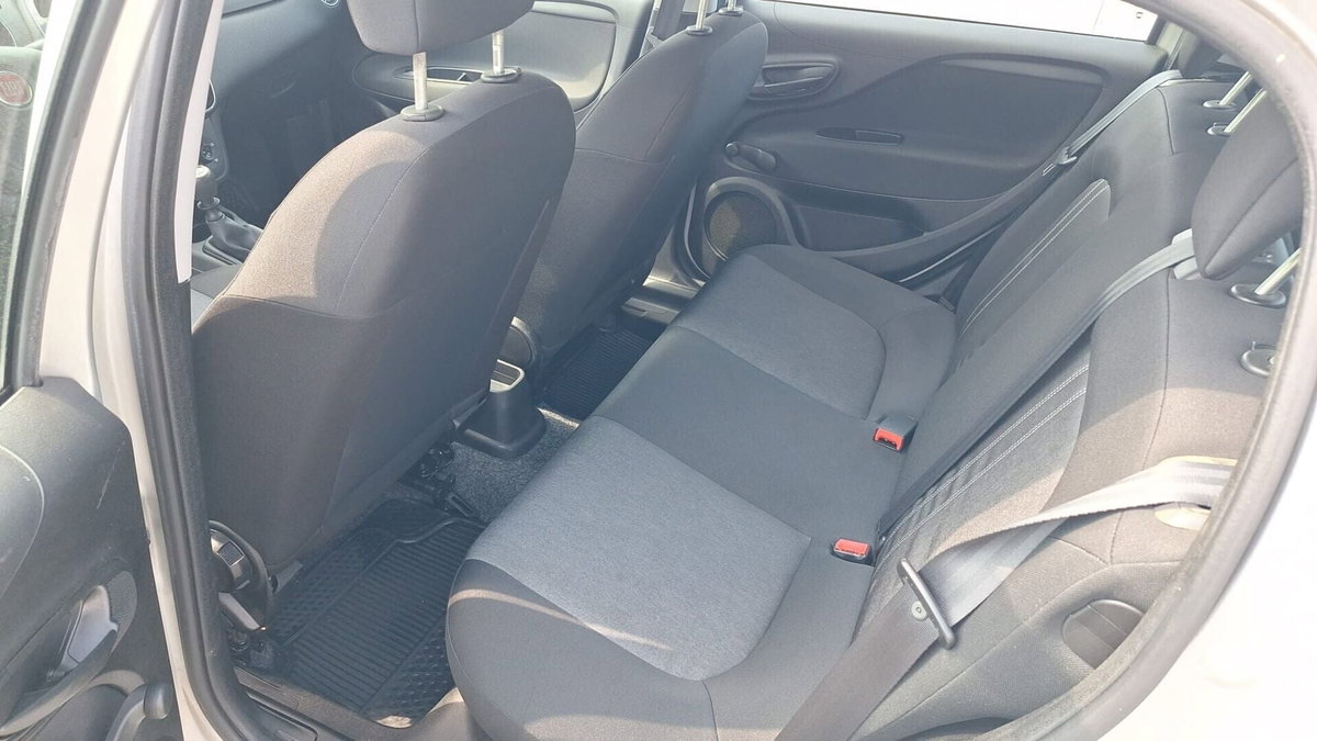 Fiat Punto 1.2 8V 5 porte Street (13)