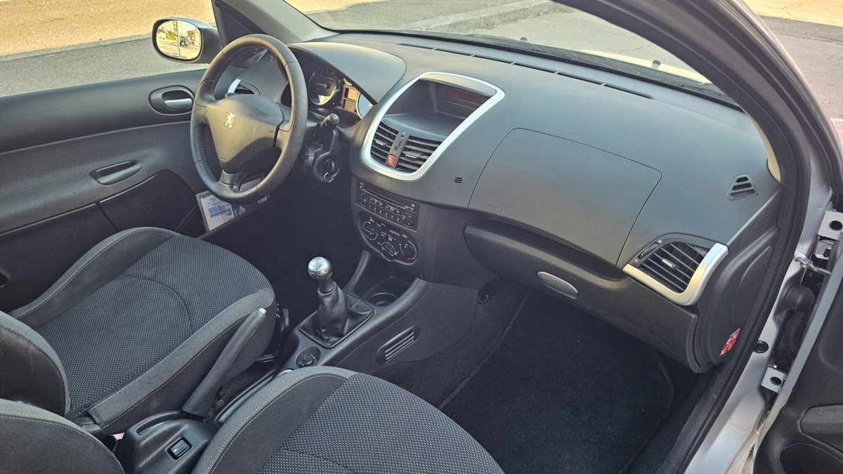 Peugeot 206 60CV 3p. Trendy (13)