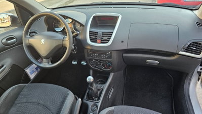 Peugeot 206 60CV 3p. Trendy (14)