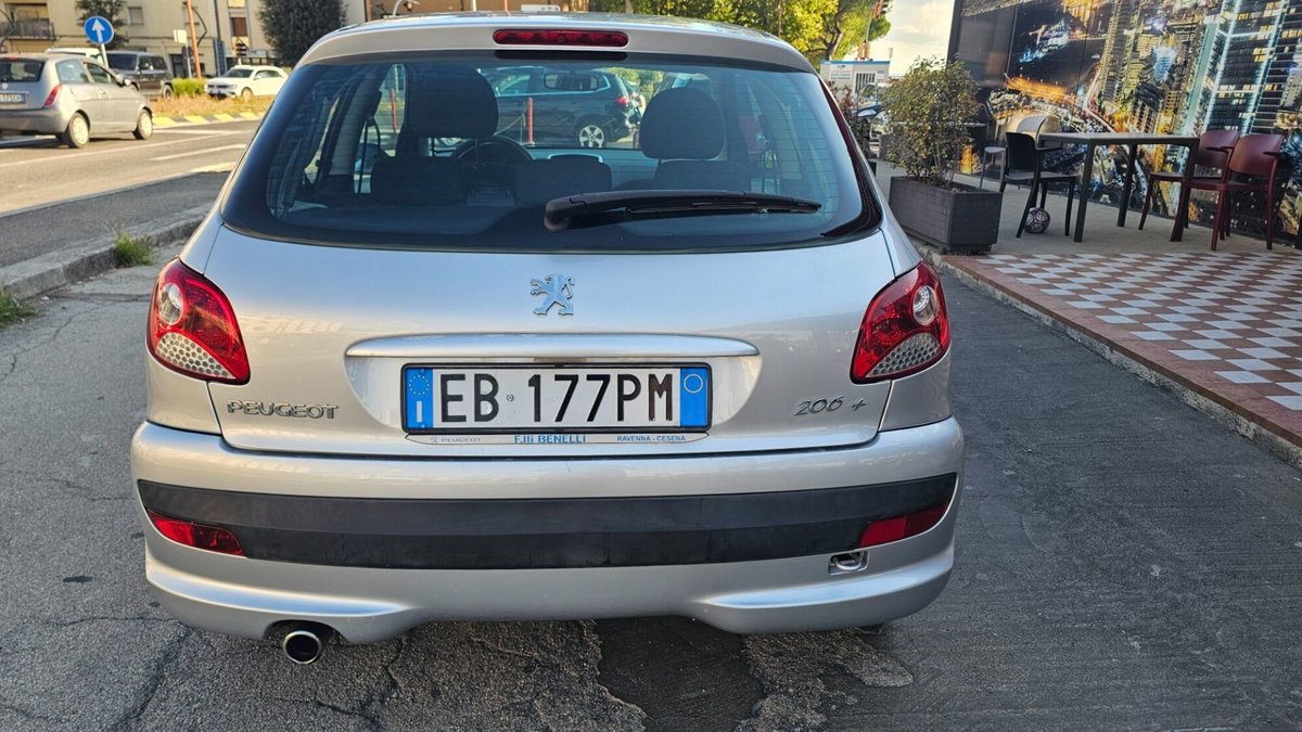 Peugeot 206 60CV 3p. Trendy (3)