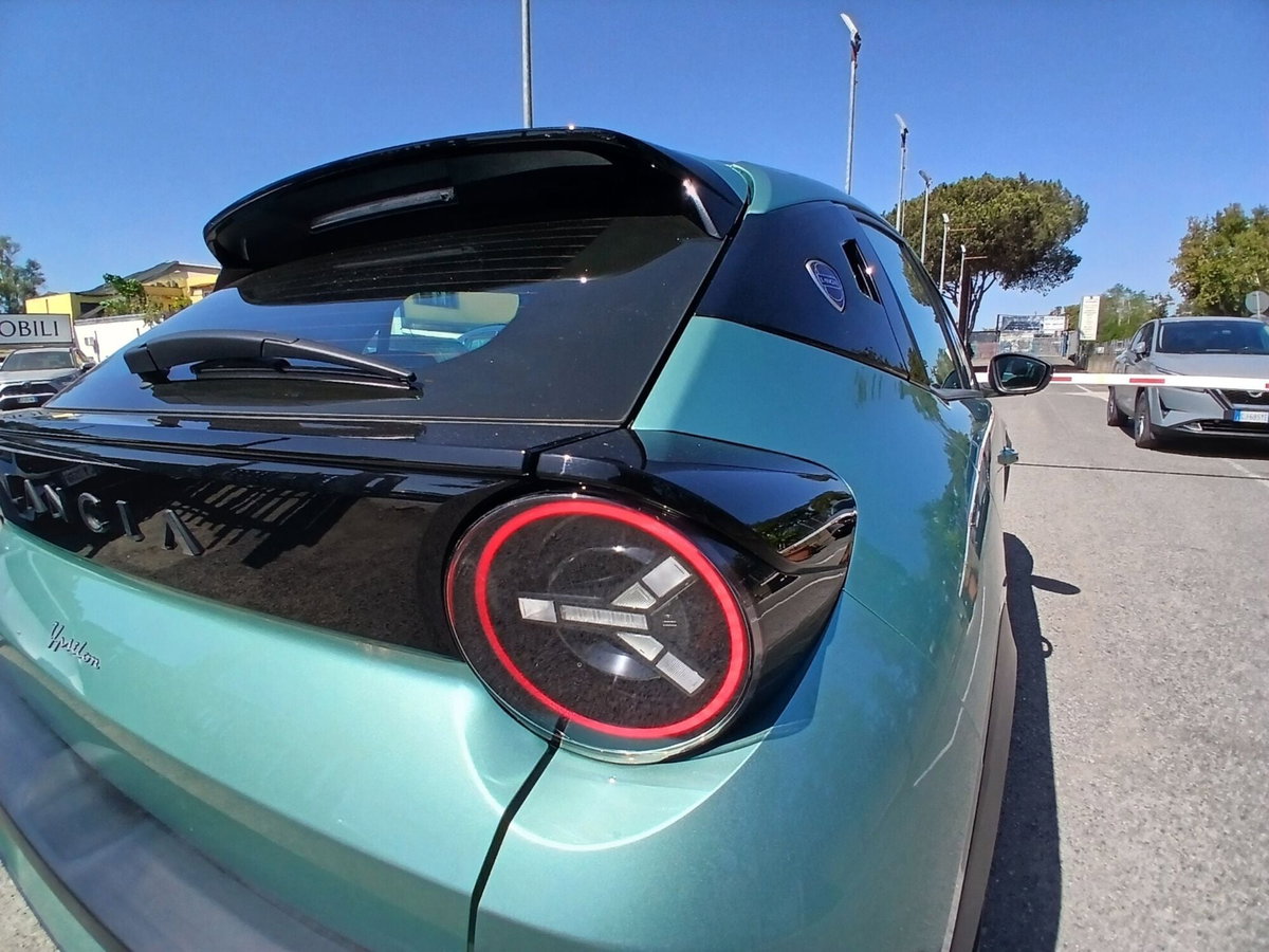 Lancia Ypsilon 1.2 mhev Edizione Cassina e-dct (16)