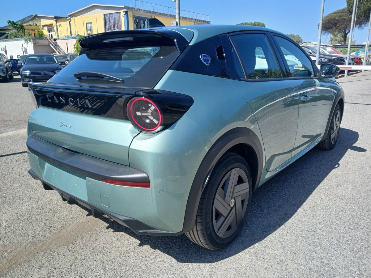 Lancia Ypsilon 1.2 mhev Edizione Cassina e-dct (5)