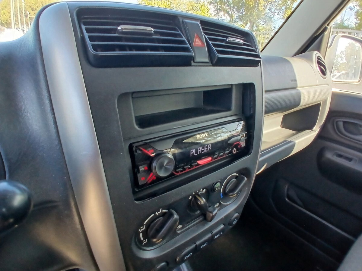 Suzuki Jimny 1.5 DDiS cat 4WD JLX Più (19)