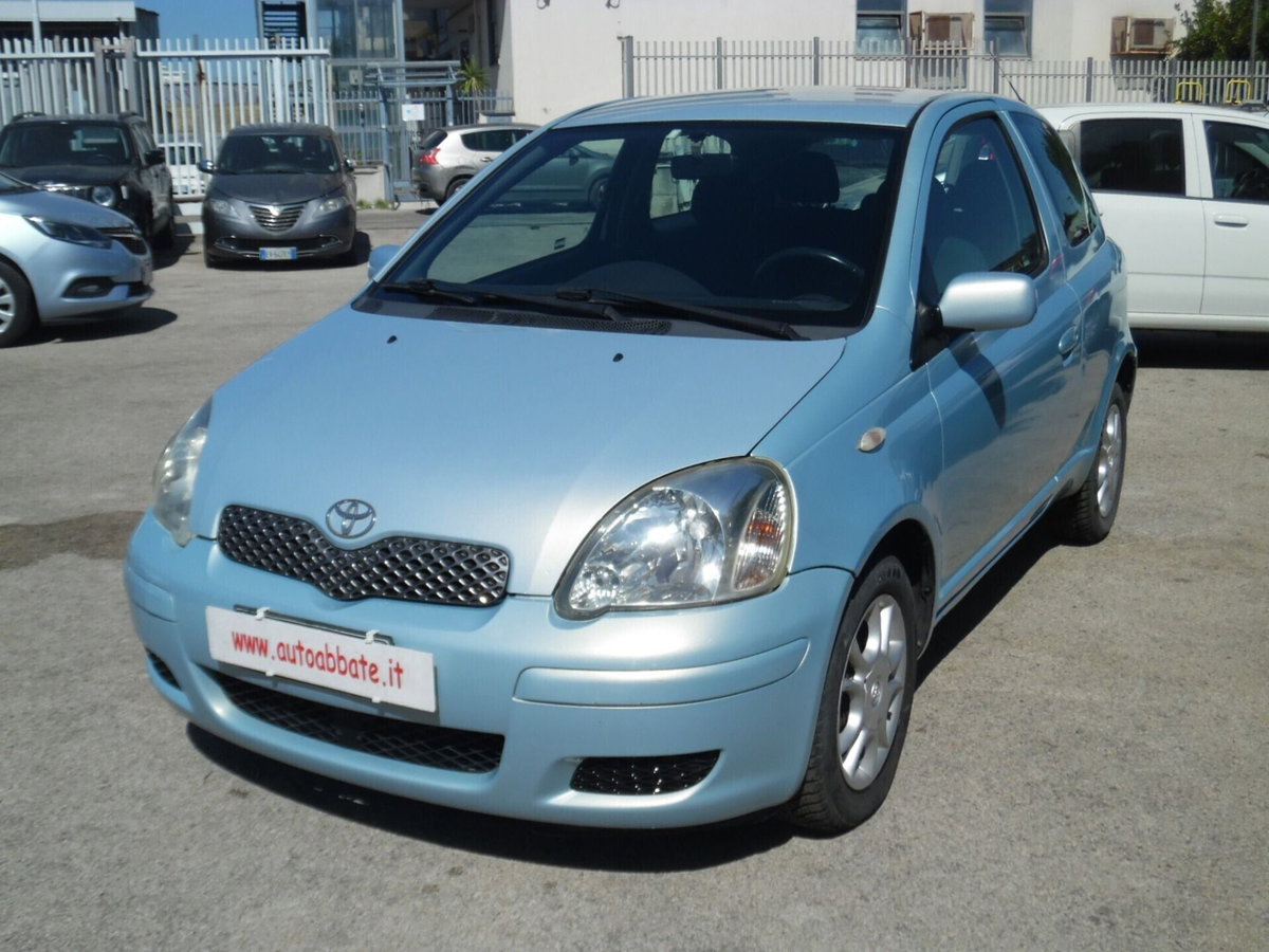 Toyota Yaris 16V cat 3 porte Sol (3)