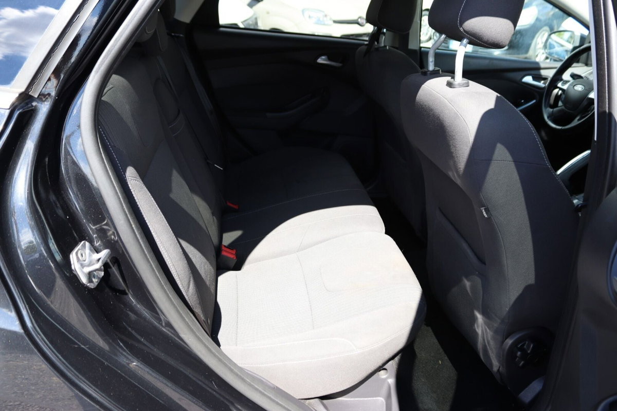 Ford Focus Station Wagon 1.6 TDCi 115 CV SW Titanium (16)