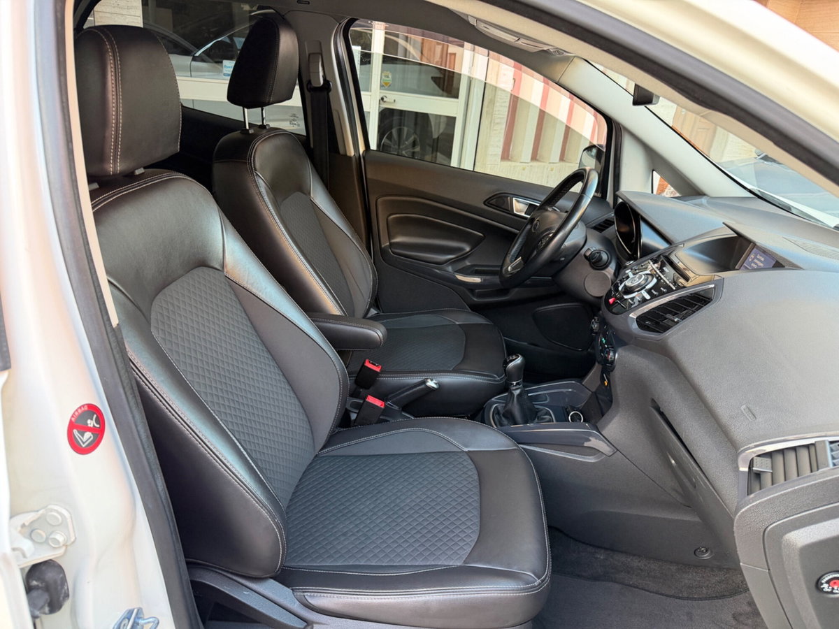 Ford EcoSport 1.5 TDCi 95 CV Titanium S (13)