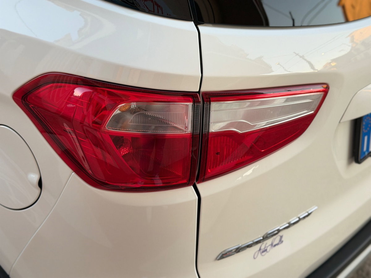 Ford EcoSport 1.5 TDCi 95 CV Titanium S (8)