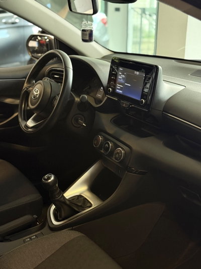 Toyota Yaris 1.0 5 porte Active (11)