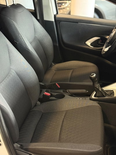 Toyota Yaris 1.0 5 porte Active (12)