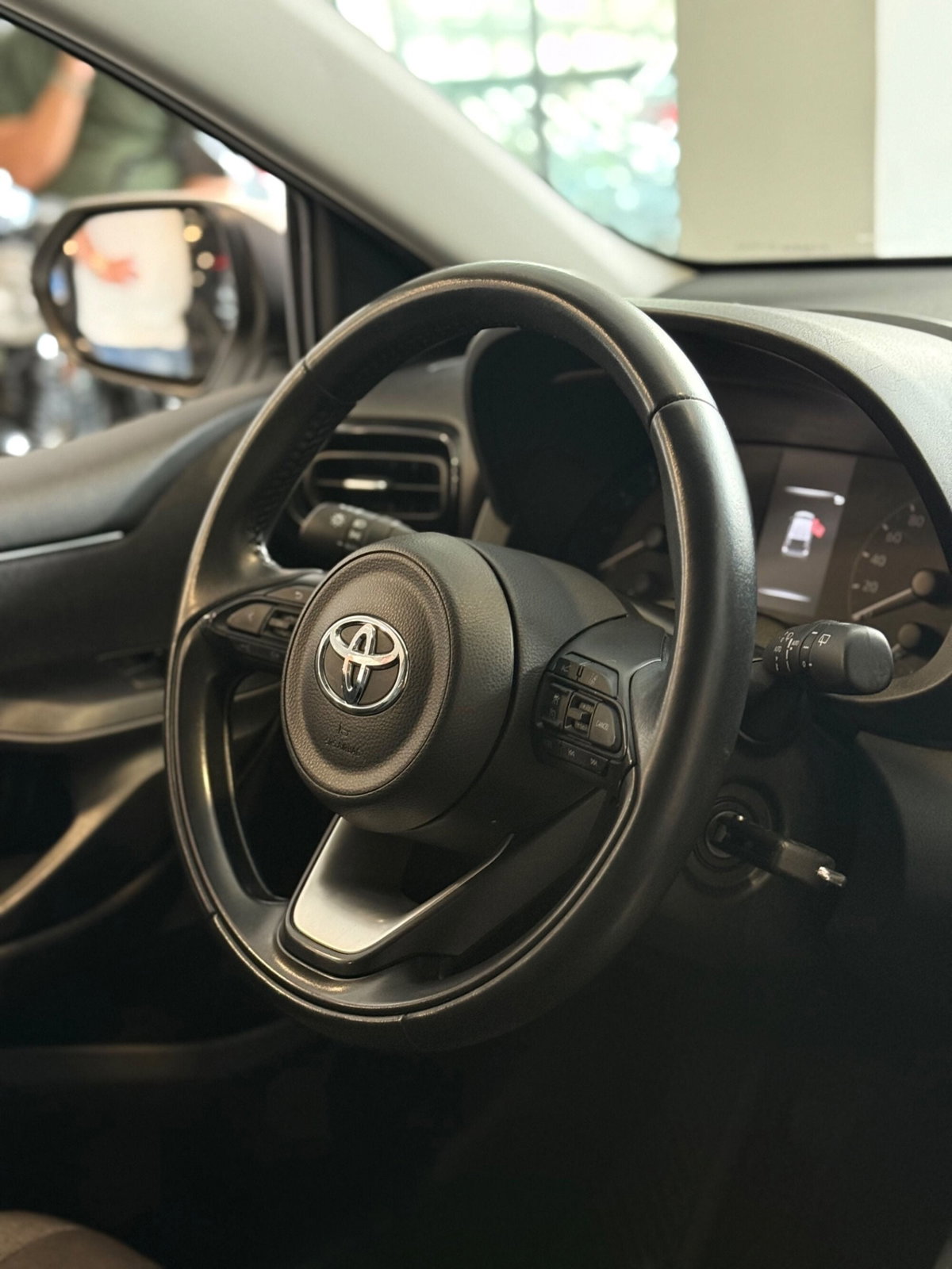 Toyota Yaris 1.0 5 porte Active (13)