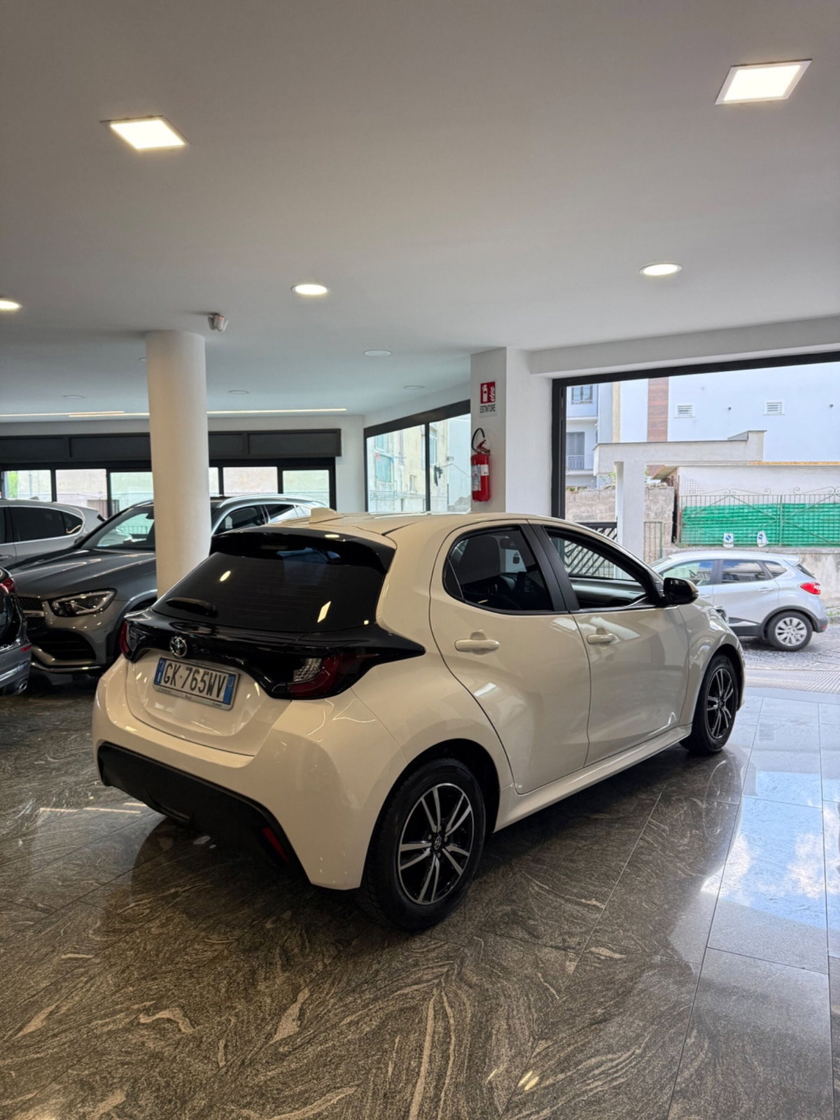 Toyota Yaris 1.0 5 porte Active (4)