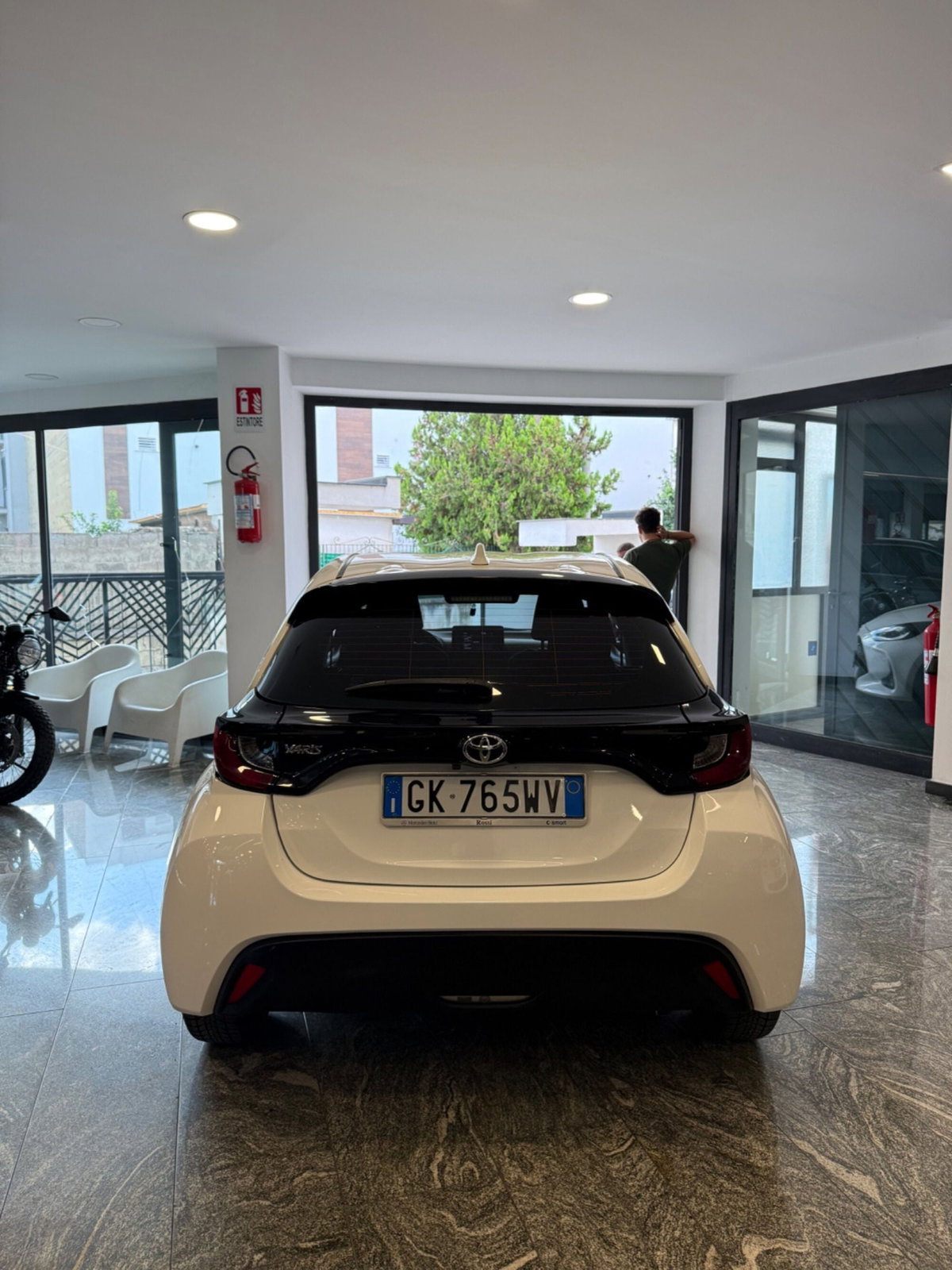 Toyota Yaris 1.0 5 porte Active (5)
