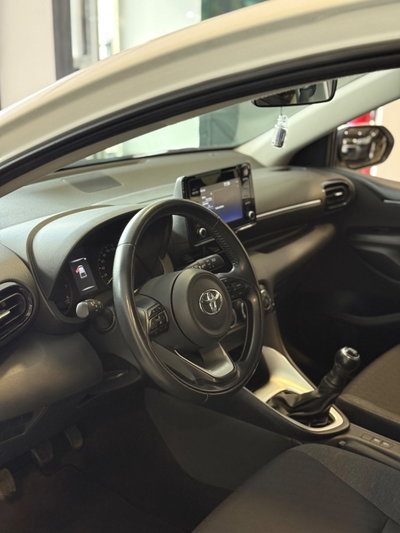 Toyota Yaris 1.0 5 porte Active (7)