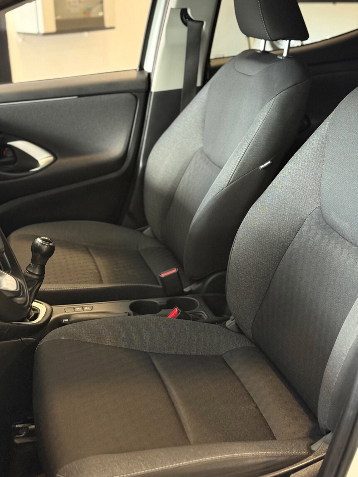 Toyota Yaris 1.0 5 porte Active (8)