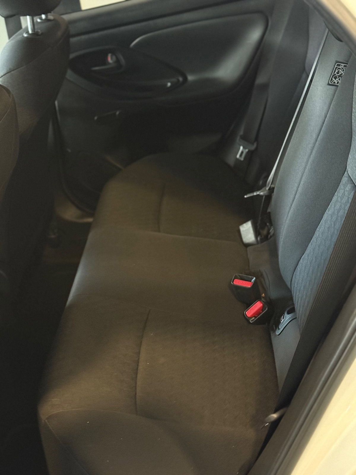 Toyota Yaris 1.0 5 porte Active (9)