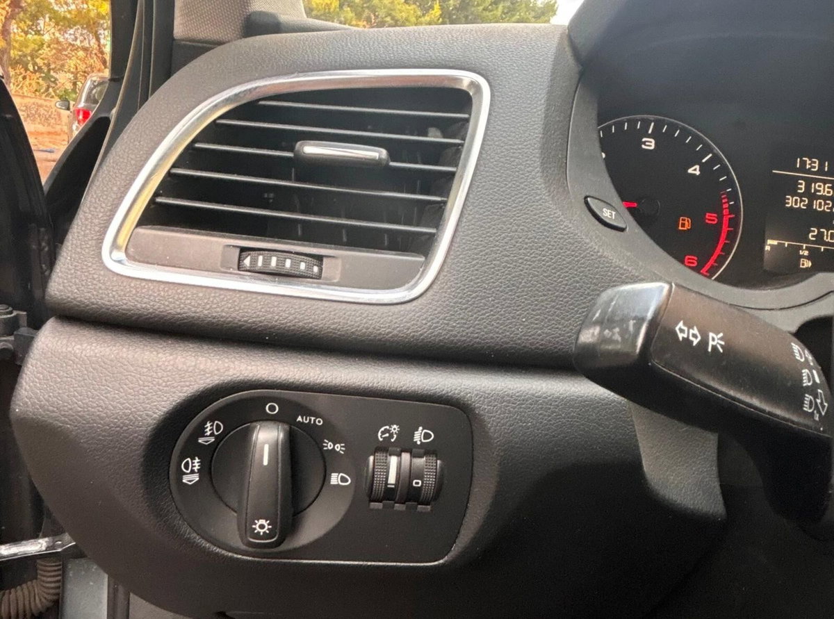 Audi Q3 2.0 TDI Business (17)