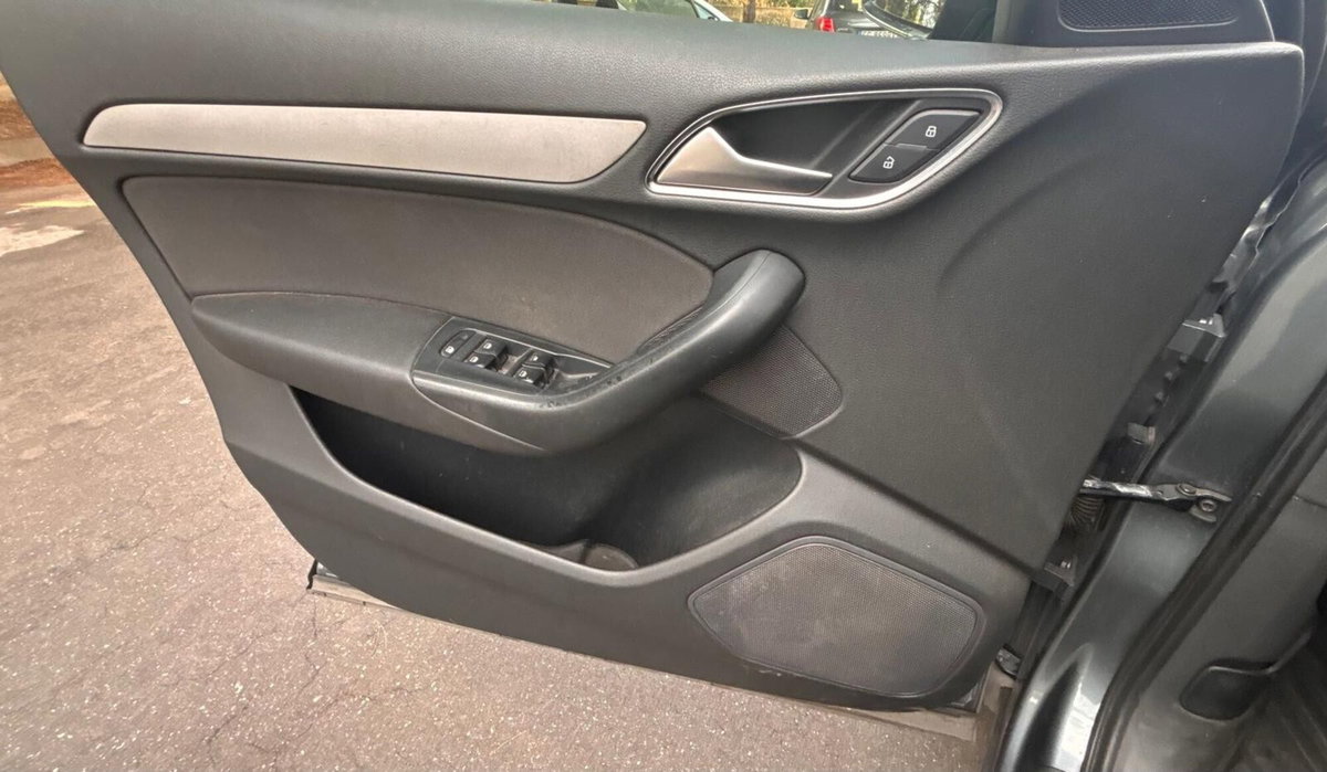 Audi Q3 2.0 TDI Business (18)