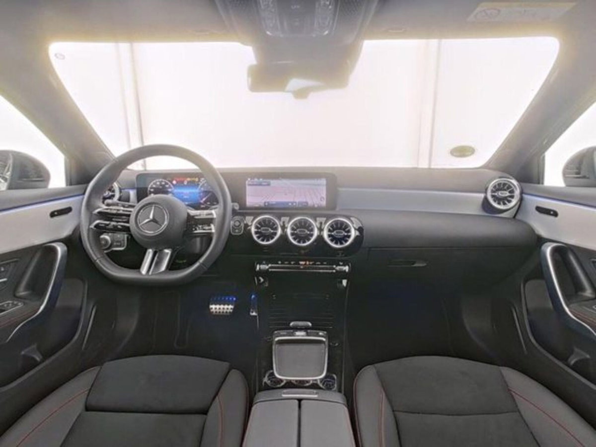 Mercedes-Benz Classe A Sedan 180 AMG Line Premium Plus auto (7)