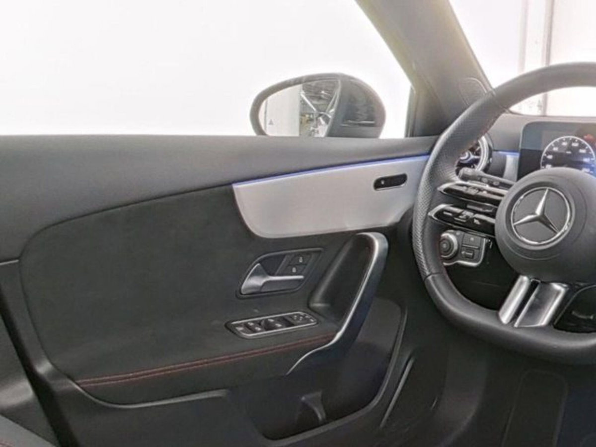 Mercedes-Benz Classe A Sedan 180 AMG Line Premium Plus auto (9)