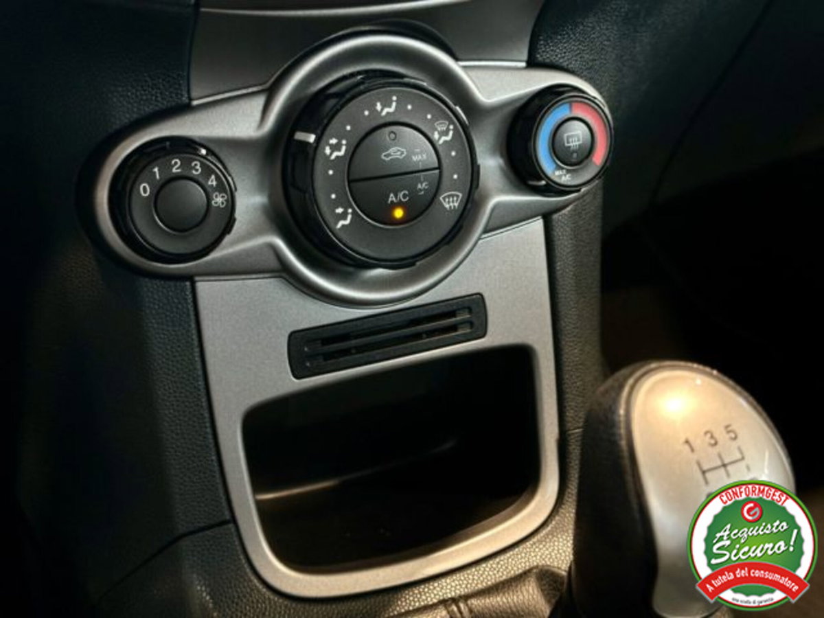 Ford Fiesta 1.2 82CV 3 porte Titanium (9)