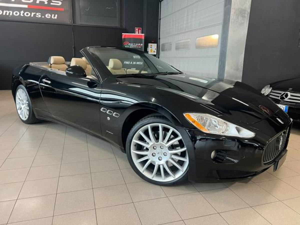 Maserati Grancabrio 4.7 V8 (2)