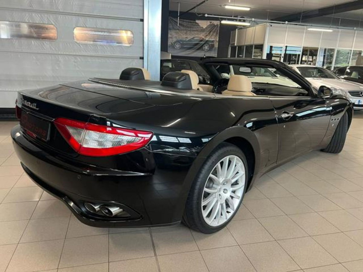 Maserati Grancabrio 4.7 V8 (3)