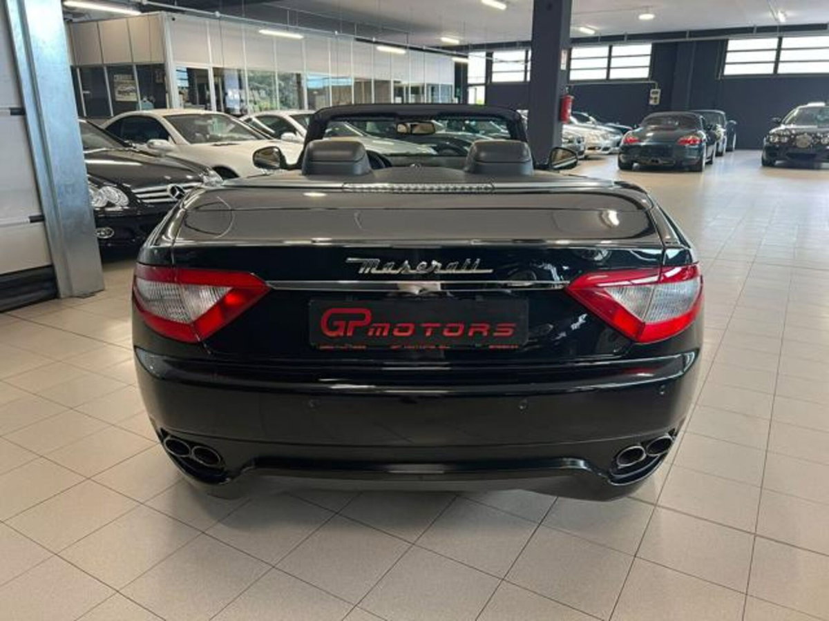 Maserati Grancabrio 4.7 V8 (4)