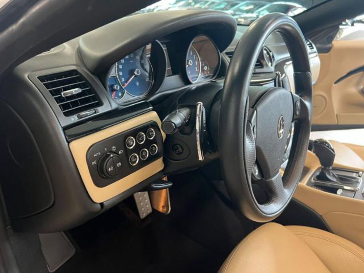 Maserati Grancabrio 4.7 V8 (9)