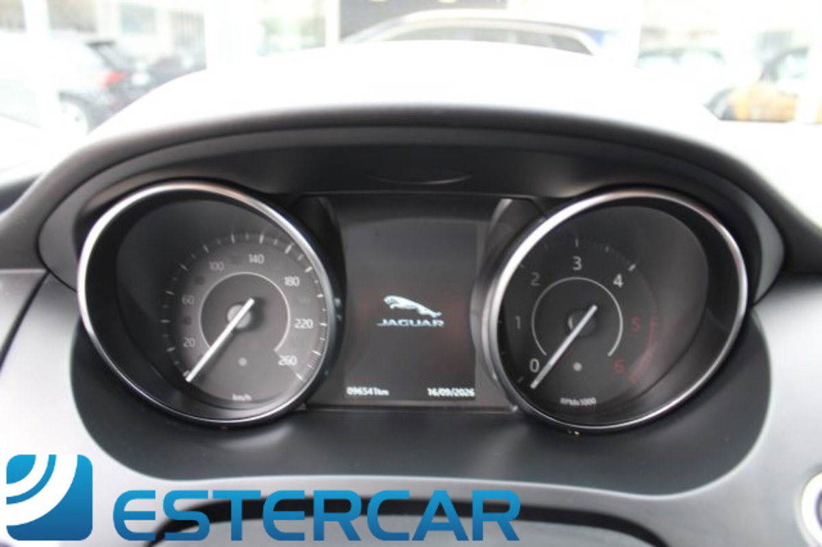 Jaguar E-Pace 2.0D 150 CV AWD aut. (19)