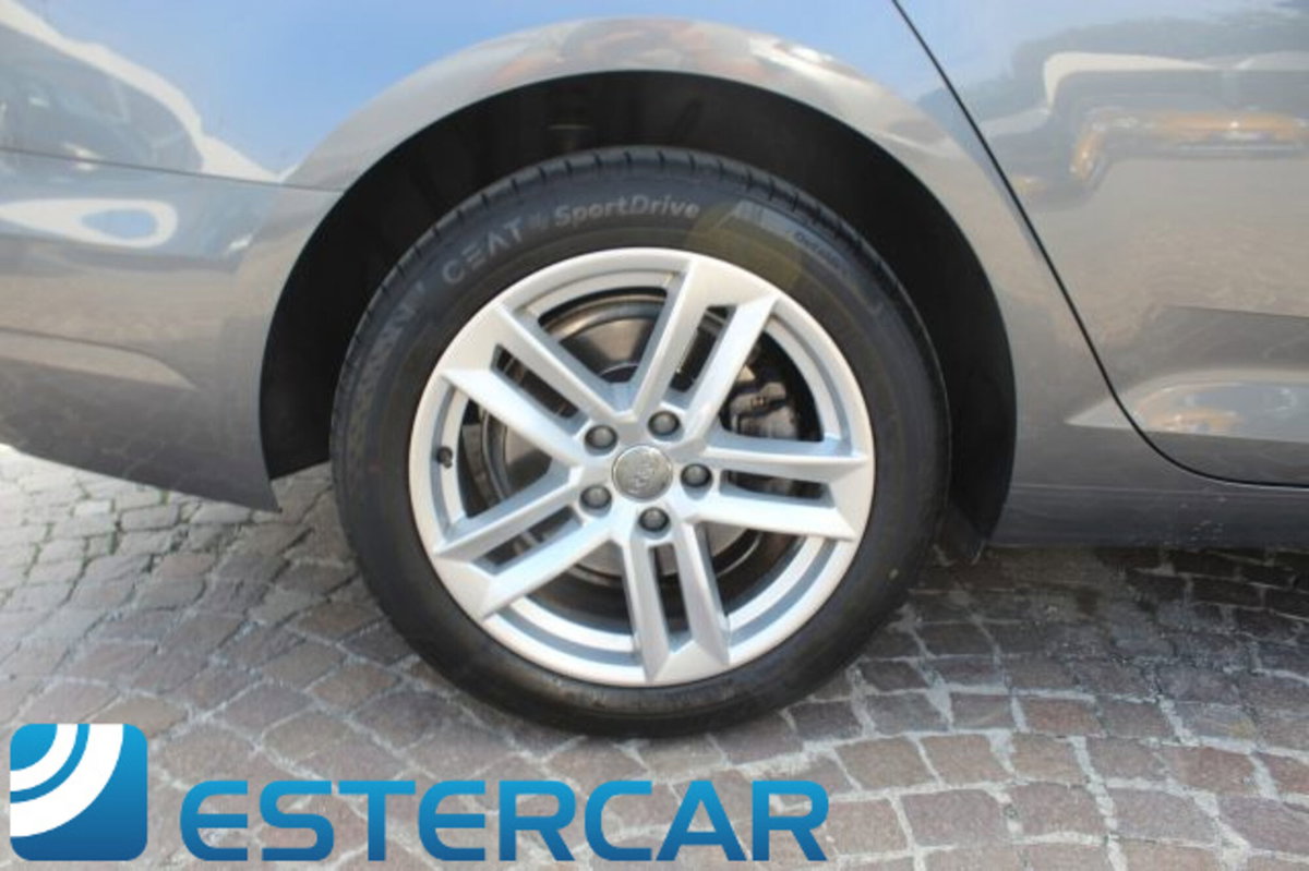 Audi A4 Avant 2.0 TDI 150 CV ultra S tronic Design (11)