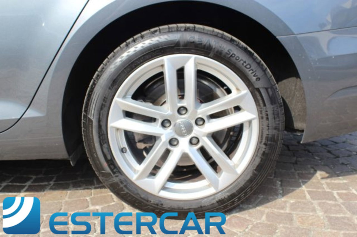 Audi A4 Avant 2.0 TDI 150 CV ultra S tronic Design (19)