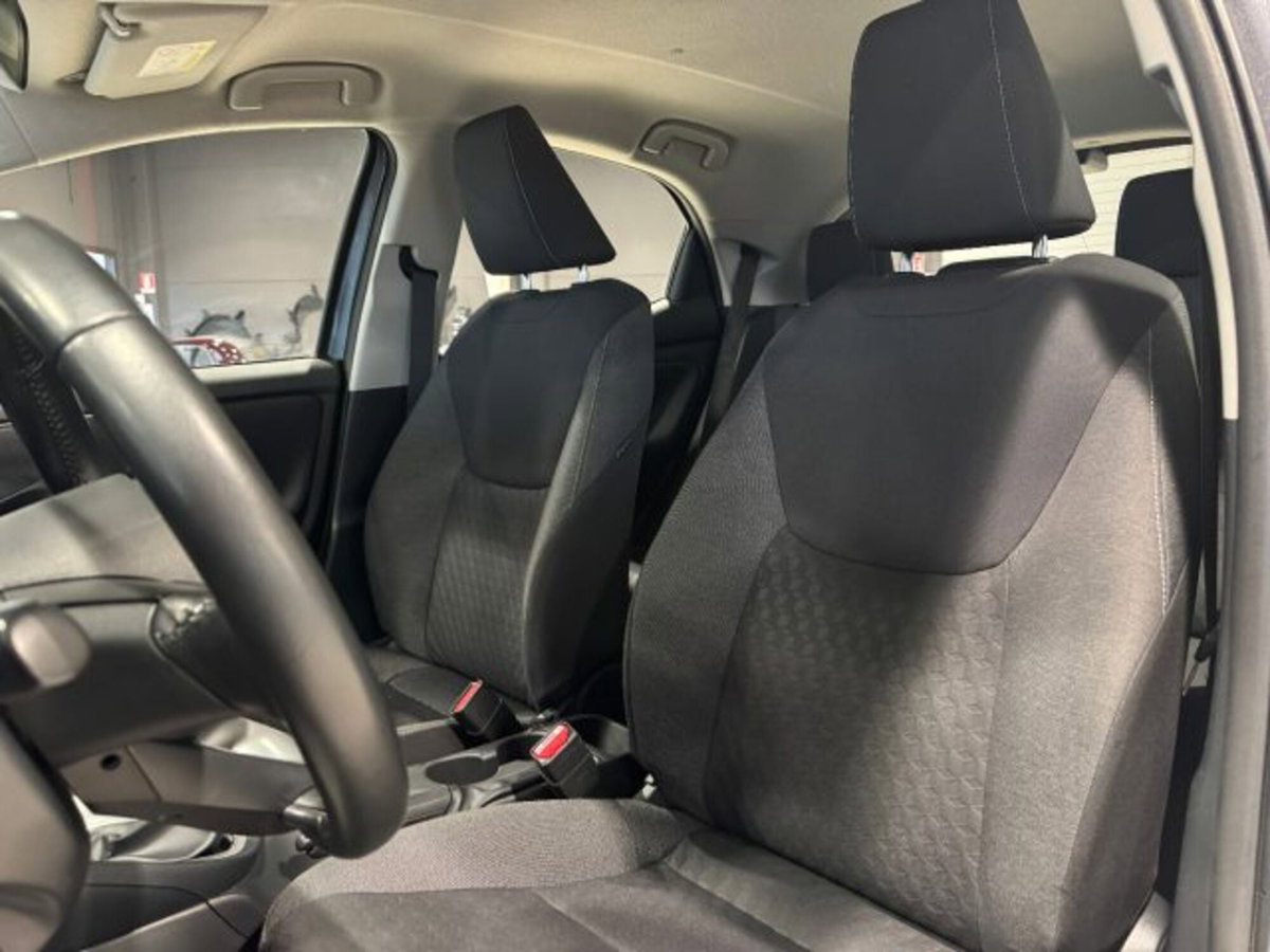 Toyota Yaris 1.0 5 porte Active (14)