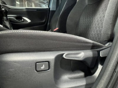 Toyota Yaris 1.0 5 porte Active (16)
