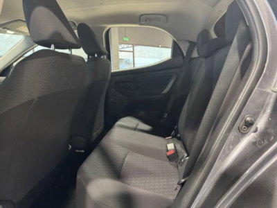 Toyota Yaris 1.0 5 porte Active (17)