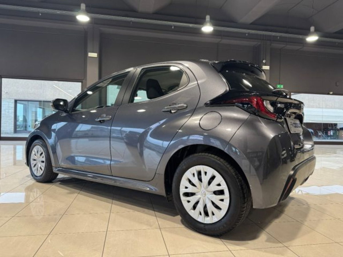 Toyota Yaris 1.0 5 porte Active (20)