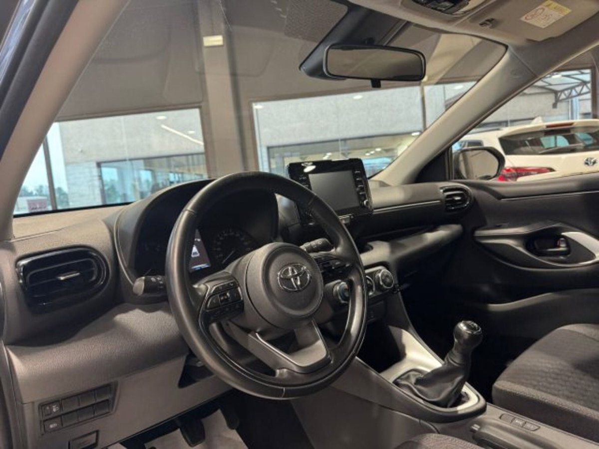 Toyota Yaris 1.0 5 porte Active (4)