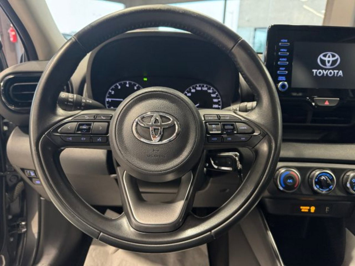 Toyota Yaris 1.0 5 porte Active (5)