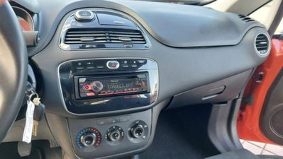 Fiat Punto 1.4 8V 5 porte Natural Power Young (13)