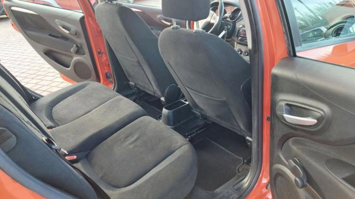 Fiat Punto 1.4 8V 5 porte Natural Power Young (9)