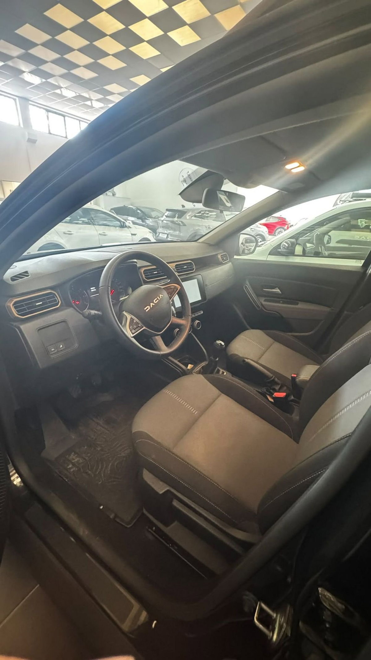 Dacia Duster 1.0 TCe 100 CV 4x2 Prestige (4)