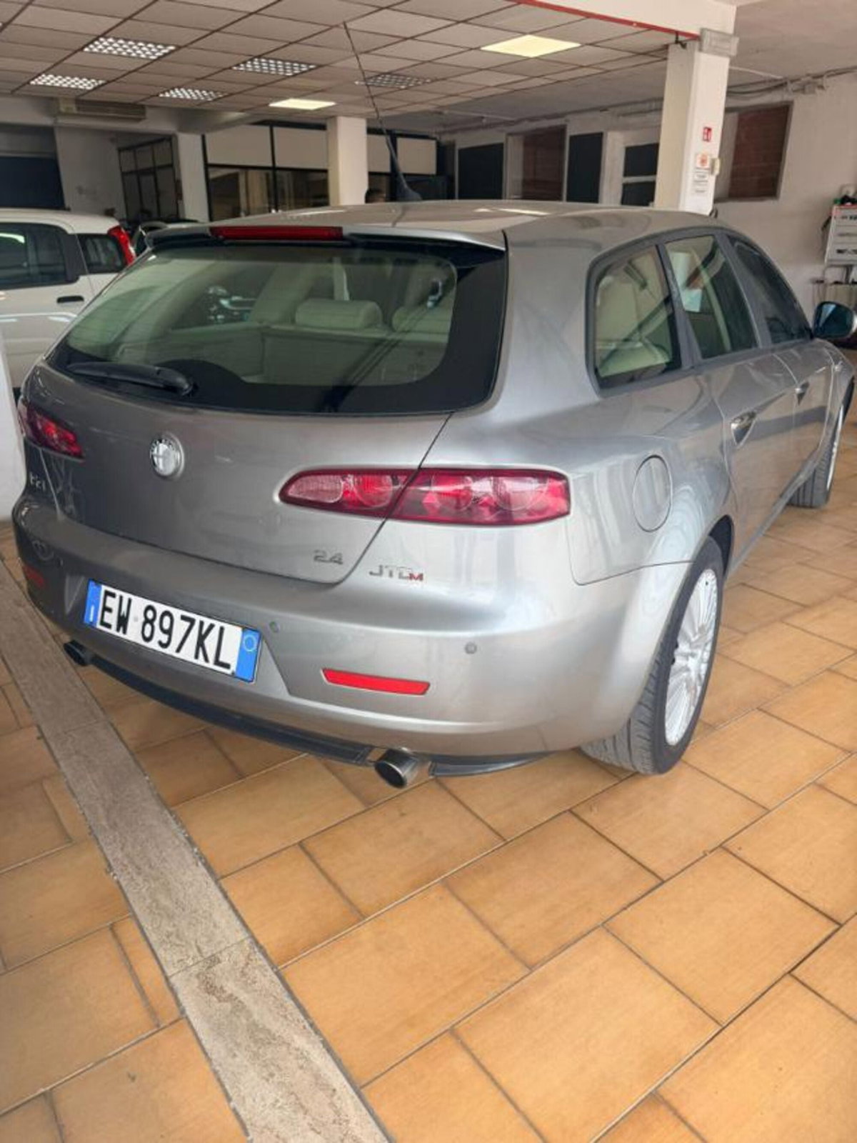 Alfa Romeo 159 SportWagon 2.4 JTDm 200 CV Sportwagon Distinctive Q-Tronic (5)