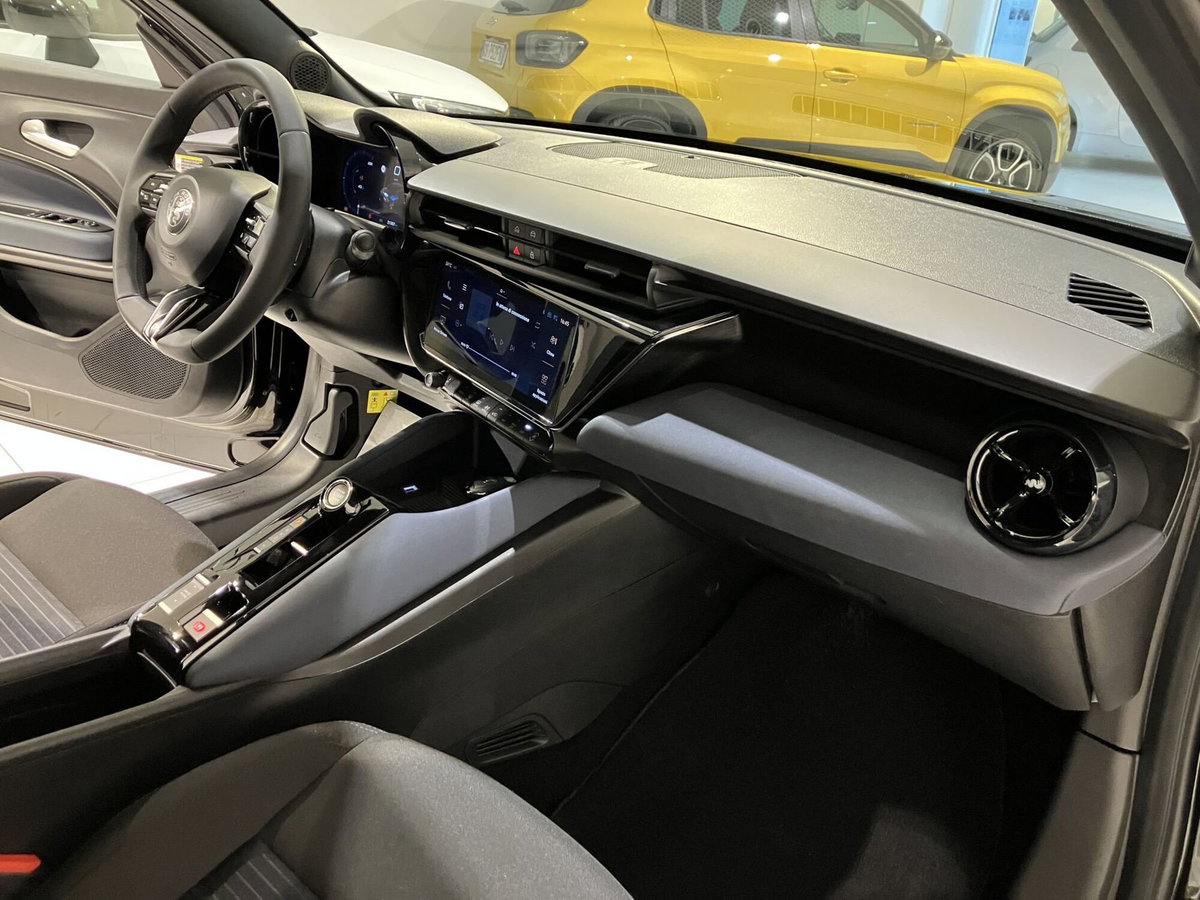 Alfa Romeo Junior 1.2 ibrida 145cv edct6 (20)
