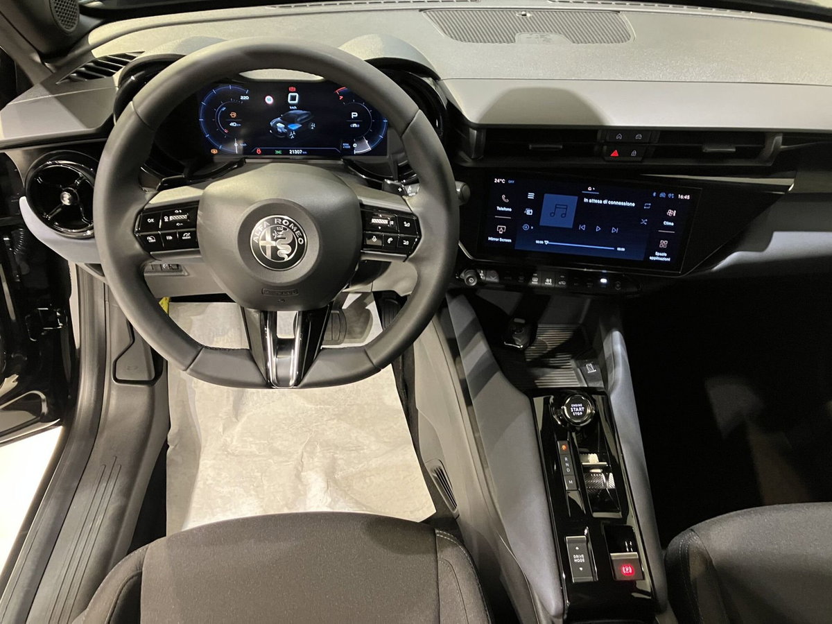 Alfa Romeo Junior 1.2 ibrida 145cv edct6 (7)