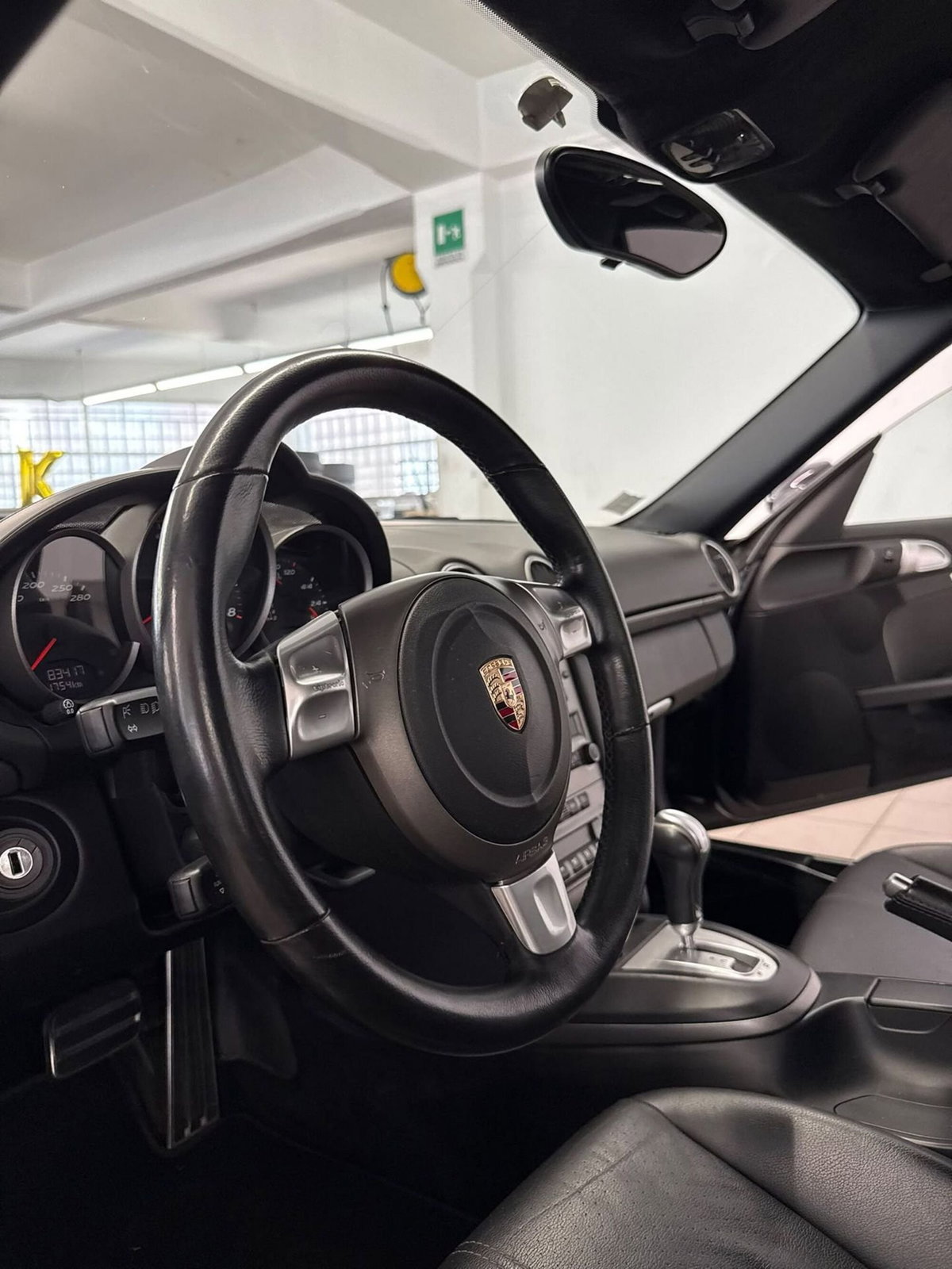 Porsche Cayman 2.7 (2)
